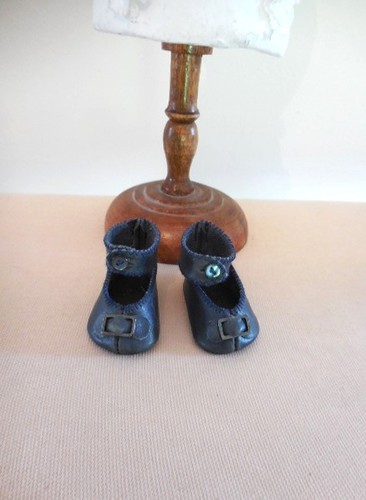 Kleine dunkelblaue